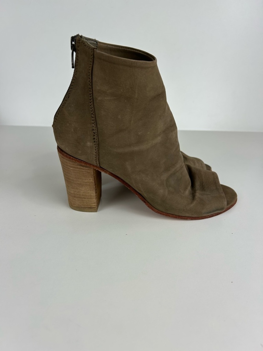 FREE PEOPLE CLEARWATER STACKED HEEL PEEP TOE ANKLE BOOT SIZE 38 TAUPE COLOR - Picture 4 of 12